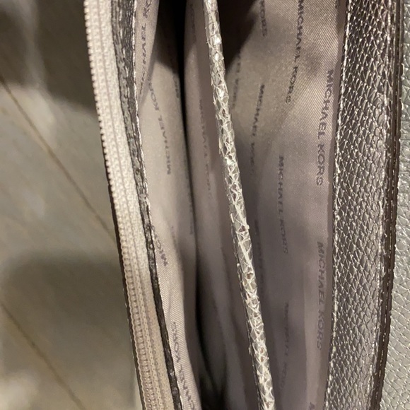 Michael Kors crossbody bag - Picture 6 of 9